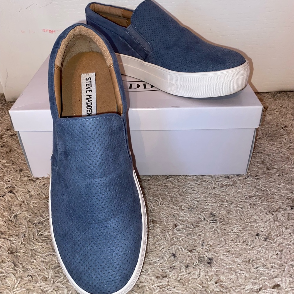 Size 8 slip on Steve Madden’s